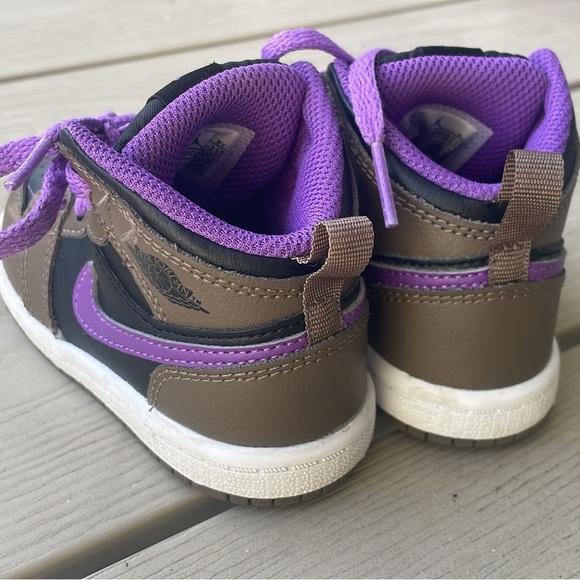 Nike Air Jordan 1 Mid TD |
Palamino - White - Wild Berry  New Sz 6C - Picture 4 of 8